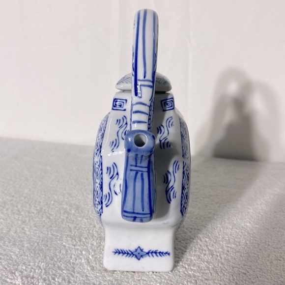 Vintage White Blue Flower Chinese Ceramic Teapot - Picture 11 of 14